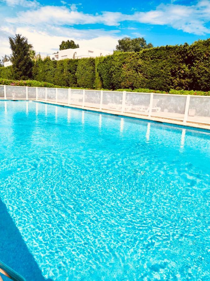 Mandelieu Grand Studio Avec Piscine Et Proche De La Mer Buitenkant foto